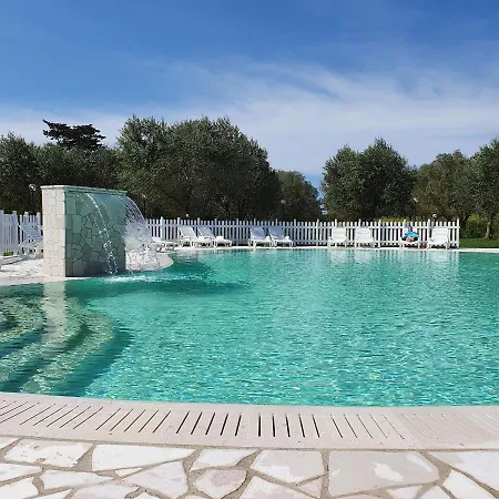 Agriturismo La Rondine Farm stay *